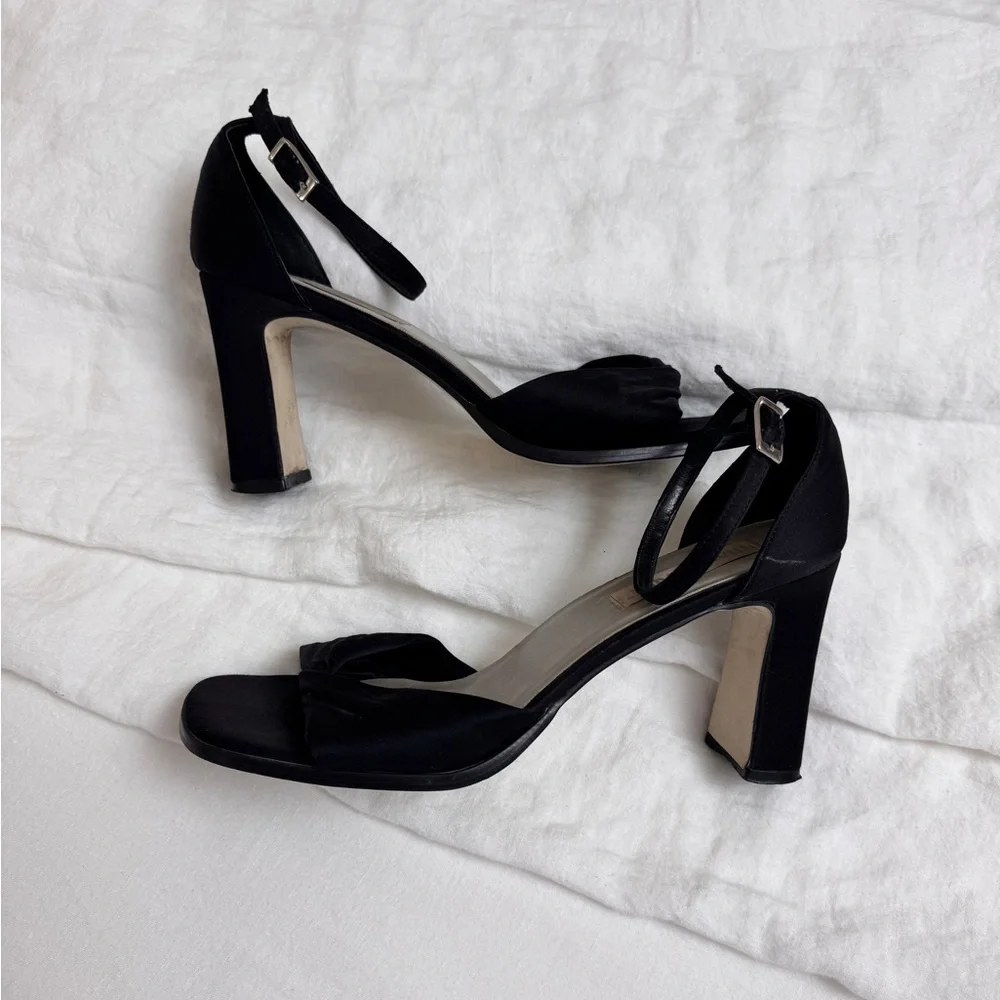 Vintage 90’s Black Chunky Heels Ankle Buckle Strap Size 8.5 Pumps Classic